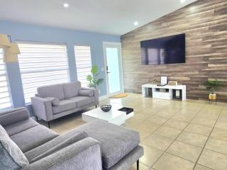 Family-Friendly Pool Home, Centrally location - 9