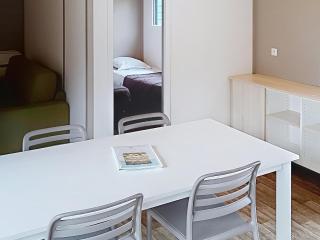 Lake View Cottage with Terrace for 6 - 9