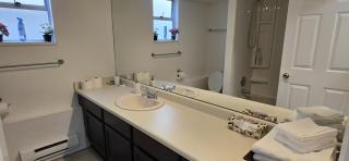 Bright 2 BR, Great Location - 6