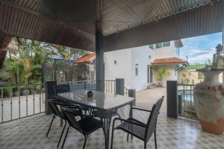 Two Houses Seprate Apartment Trampoline V333 - 5