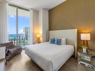 Ocean Front Corner 2 Bedroom Low Floor - 9