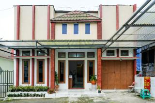 RedDoorz Syariah at jalan Dieng 5 - 6
