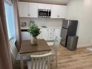 Modern Private Studio - Separate Entry - 9