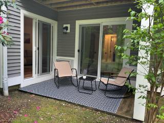New Cape Cod Condo Near Beaches - 4