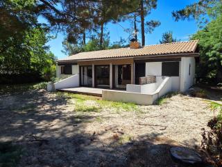 Maison atypique 7 pers, 2 terrasses, cheminée, à 1,5 km des plages et centre - FR-1-521-143 - 1
