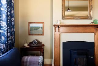 Late-Georgian Escape near Launceston - 2