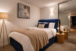 Cozy CBD Apartment with Outdoor Balcony Setup, Gym, Pool, Sauna & Dining Room - 6
