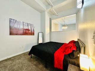 King Suite on The Circle by Convention Center - 7