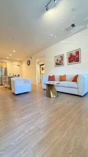 Modern 2BR Escape with Pool Near Irvine Spectrum - 1