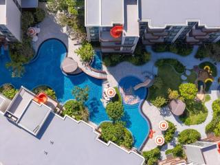 Relaxing by Boat Avenue-Bangtao Beach-CanvasC294 - 5