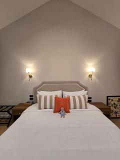 DRIZZLE pool and pillows - 5