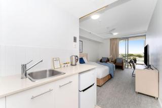 Studio Escape Views, Dining, Stadium & CBD - 2