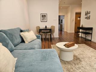 Apartment In Heart of Old Town with Balcony - Bratislava - 6