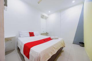 RedDoorz at Taman Galaxy Bekasi - 0
