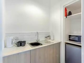 Langley Lodge 7 Double Bedrooms 6 Bathrooms, Smart TVs Ample Parking & Garden - 8