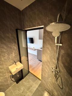 Cozy Studio Apartment Near Awal Bros Hospital - 5