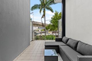 Bright Studio with River View, Pool, Gym & Balcony - 7