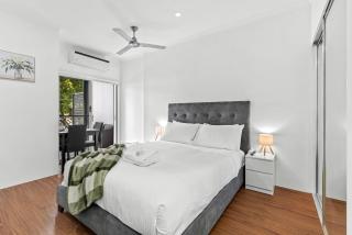 Bright Studio with River View, Pool, Gym and Balcony - 5