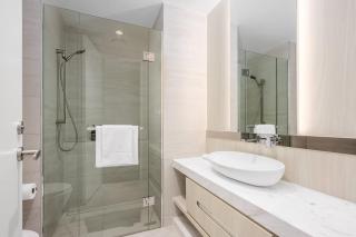 LaneStay - 2BR Refined Living Pool & Gym & Parking - 1