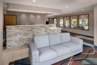 Baymont by Wyndham Logan - 5