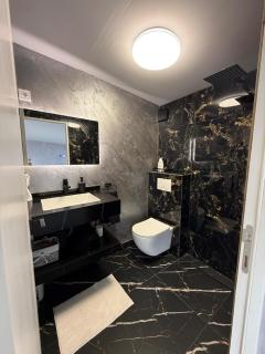 Black Chalet - 1
