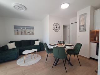 Luxury Mint Garden Apartment - 2