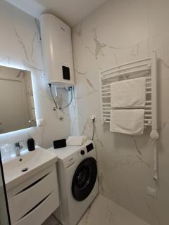 Luxury Mint Garden Apartment - 5