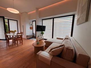 1st floor, 2 bedrooms apartment, Center, private parking, terrace, 7min to the sea - 1