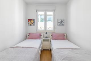 Bačvice - 2 BR , terrace,3 air conditioners, parking,elevator 3 minutes to the beach - 1