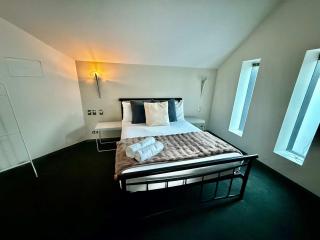 57 6BR Perth Highgate Stay Near HBF Gated Parking - 2