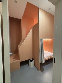 F18 Hub Youth Hostel - 9