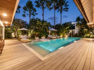 Dreamy 5BR Haven, 200m to Berawa's Blissful Beach - 5
