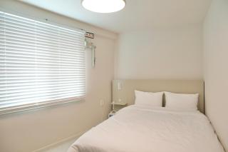 #2 Jeonpo Station House 4BR, 2BA Sleeps 16 - 5