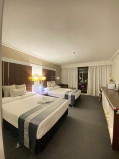 Spectacular Ocean Views Central Surfers Paradise - 8
