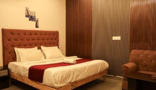 Amara Inn by Sandane Homes Near Expo mart and Pari Chowk - 3