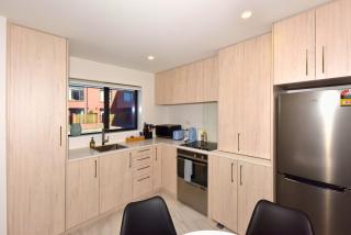 Stylish 2BR Townhouse with Balcony - 4