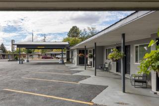 Oregon Trail Inn and Suites - 9