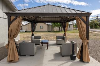 Oregon Trail Inn and Suites - 7