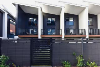 Central 2BR Townhouse Close to Te Kaha Stadium - 4