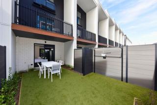 Central 2BR Townhouse Close to Te Kaha Stadium - 6