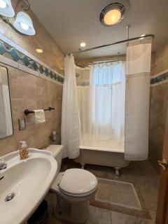 Queen Anne-Honeycomb-4 BR 1 BA-Mid-Level - 3