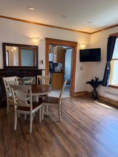 Queen Anne-Honeycomb-4 BR 1 BA-Mid-Level - 7