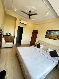 Runway Budget Hotel, Opposite Terminal 1, Jaipur Airport - 7