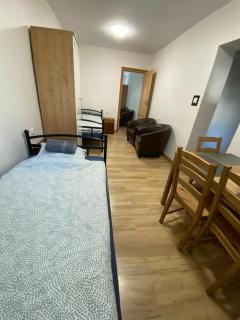 Sisters Rent 3 - 5