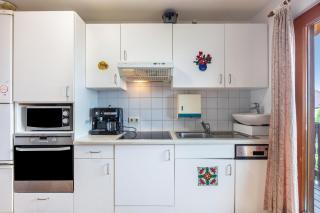 Quiet Relaxing 4 Room Apartment - 2
