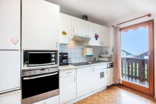 Quiet Relaxing 4 Room Apartment - 3