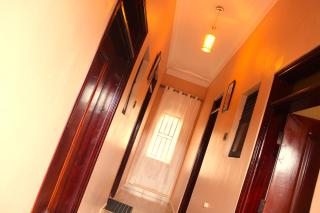 Crown Suites Motel - 1