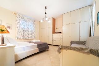 Sunset Retreat Apartment - Pool - Views - Sleeps 7 - 4