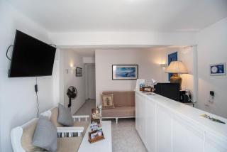 Hotel Pleasure Blackbeach Santorini - 3