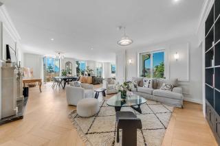 Luxury 5-Bedroom Villa with Pool Garden & Lake Geneva Views by GuestLee - 9